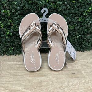 Clarks Breeze Coral Thong Sandals - W6